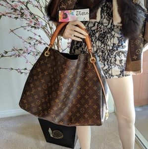 Louis Vuitton artsy monogram MM